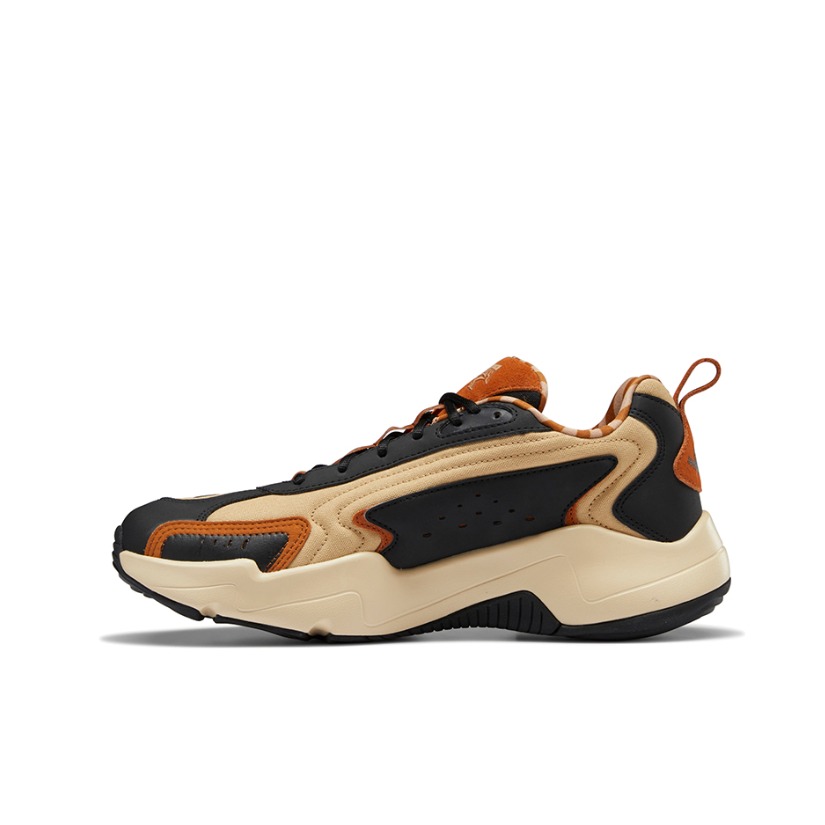 推荐商品：Reebok/锐步 Vector Runner 运动休闲鞋 合成革潮流复古防滑减震耐磨厚底 Kung Fu Panda联名/黑色/棕色