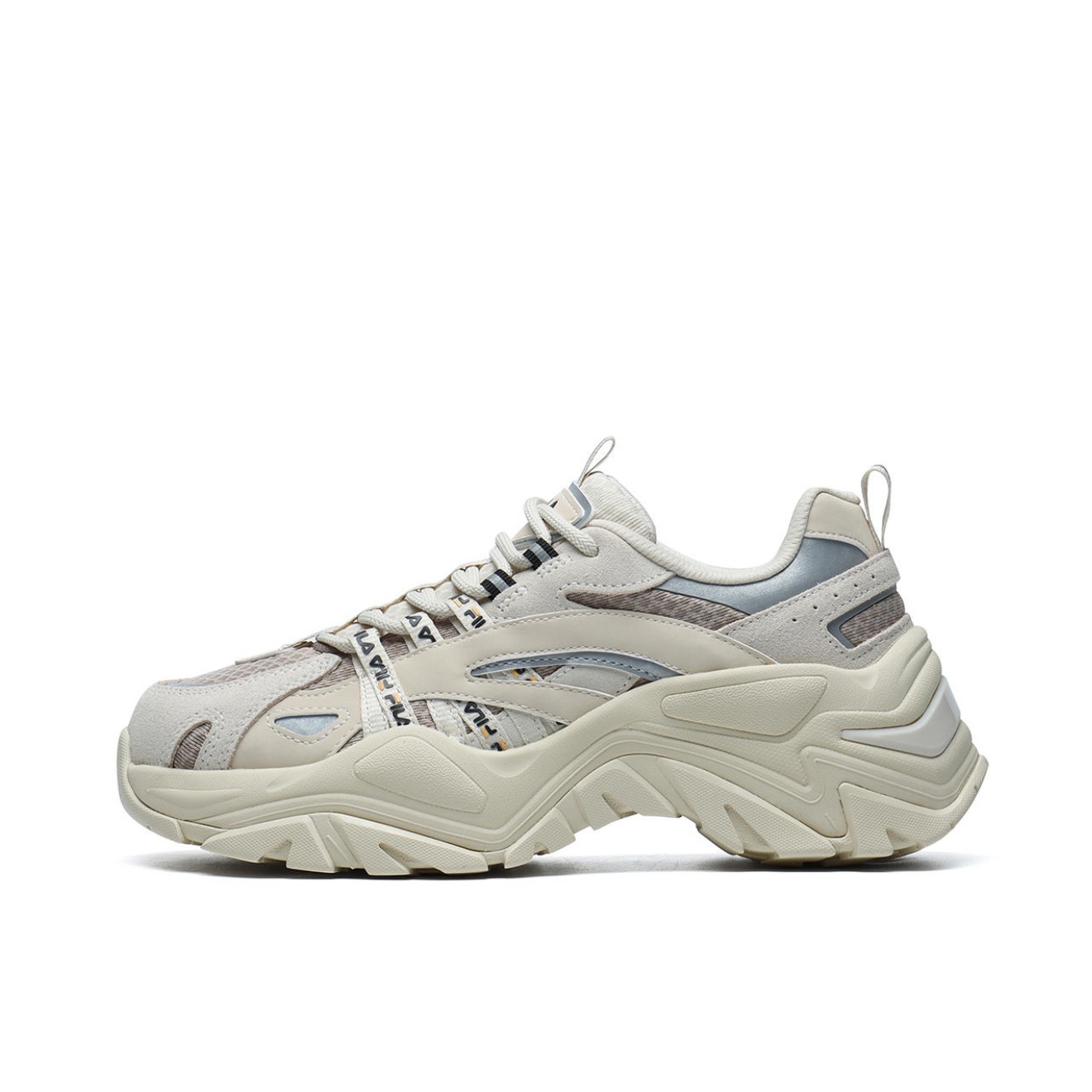 推荐商品：FILA/斐乐 鱼刺系列 老爹鞋 防滑耐磨舒适透气减震轻便合成革百搭休闲厚底增高潮流复古时尚反光 浅卡其/米色