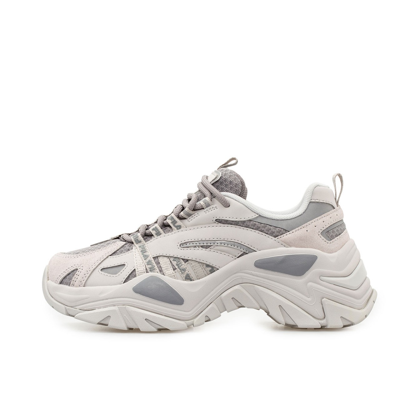 推荐商品：FILA/斐乐 鱼刺系列 老爹鞋 防滑耐磨舒适透气减震轻便合成革百搭休闲厚底增高潮流复古时尚反光 奶白色/米色