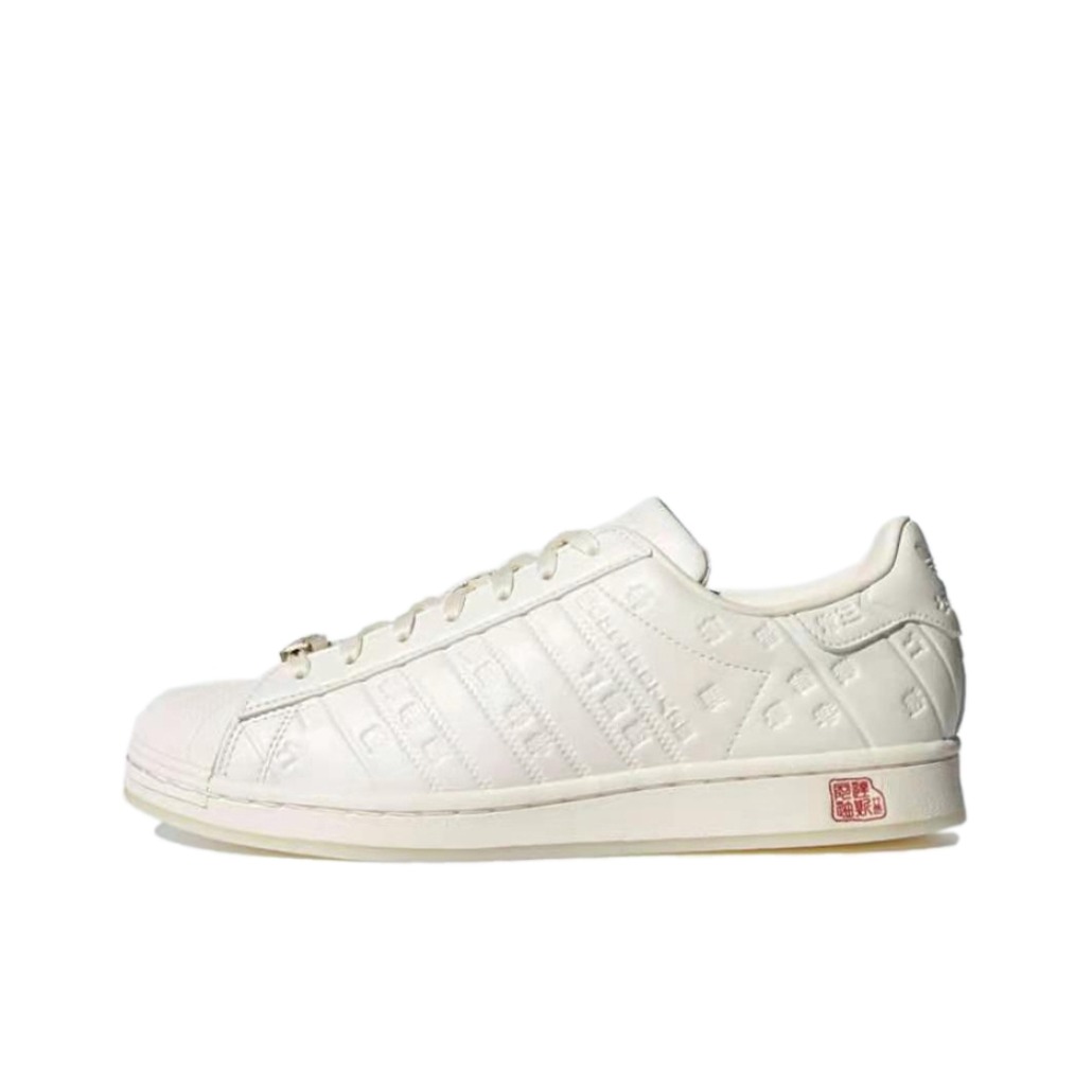 推荐商品：【宋雨琦同款】 adidas Originals Superstar 板鞋 轻便贝壳头薄底舒适百搭耐磨复古 活字印刷/粉白/米白
