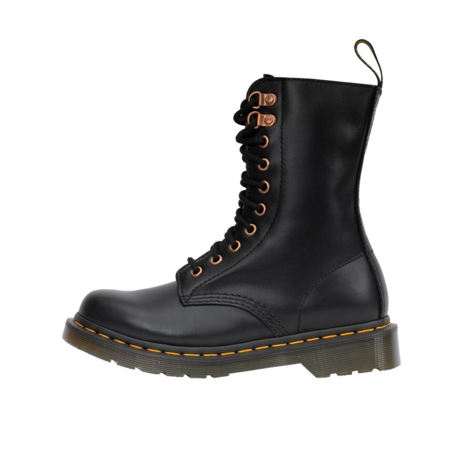 推荐商品：Dr. Martens 马汀博士 1490 软皮 厚底 潮流时尚 靴子 金属孔/黑色
