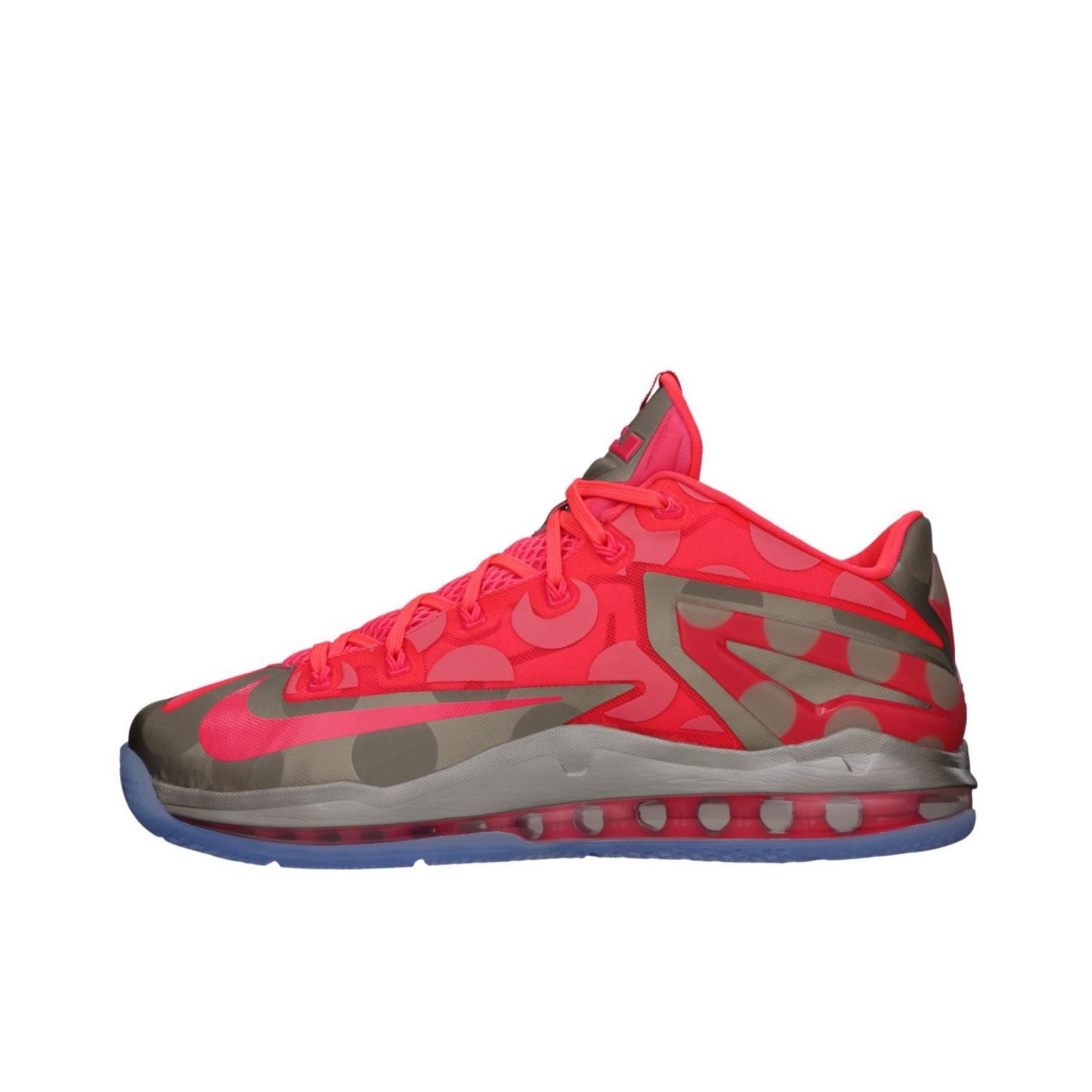 推荐商品：Nike Zoom LeBron 11 詹姆斯 防滑耐磨 缓震回弹 轻便透气 支撑 实战 篮球鞋 Low Maison Polka Dots 粉灰