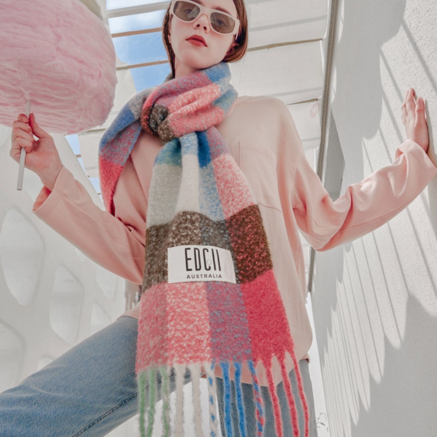 推荐商品：【程潇同款】EDGII 时尚保暖棉花糖羊毛围巾 ED203008