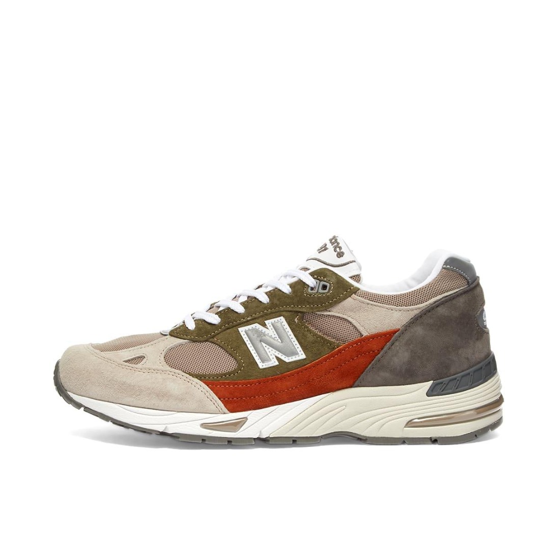 推荐商品：New Balance 991 跑鞋 舒适减震防滑耐磨织物网布透气经典复古休闲运动百搭通勤贴合 灰色/红色/绿色