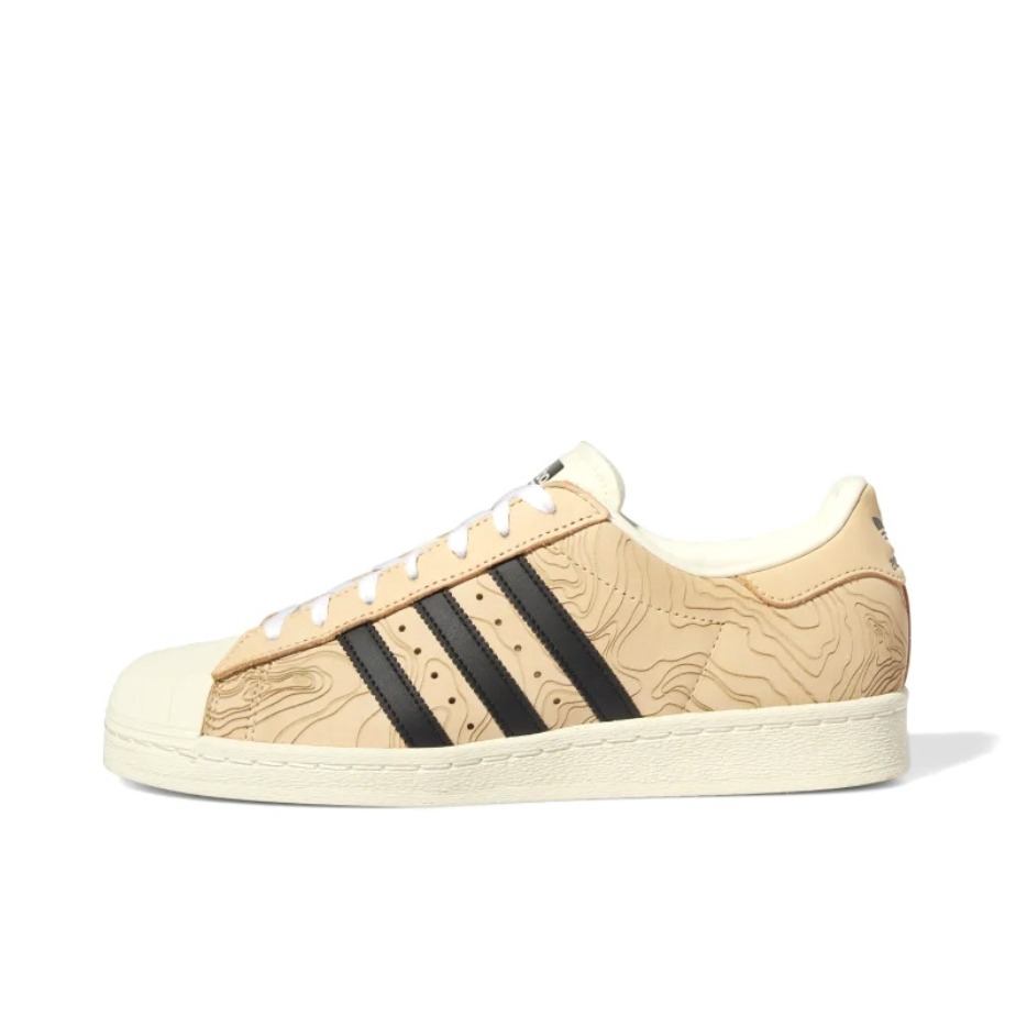 推荐商品：adidas Originals Superstar 82 板鞋 轻便简约复古贝壳头防滑防水贴合 米色/黑色