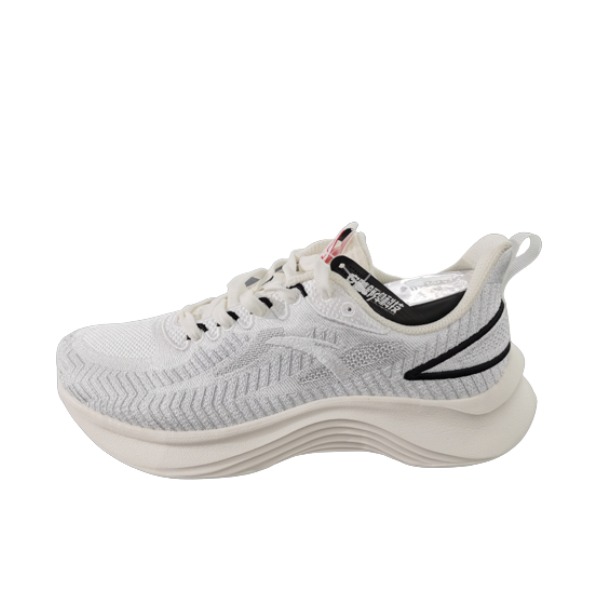 推荐商品：安踏 轻便透气 跑鞋 112135581S 白色