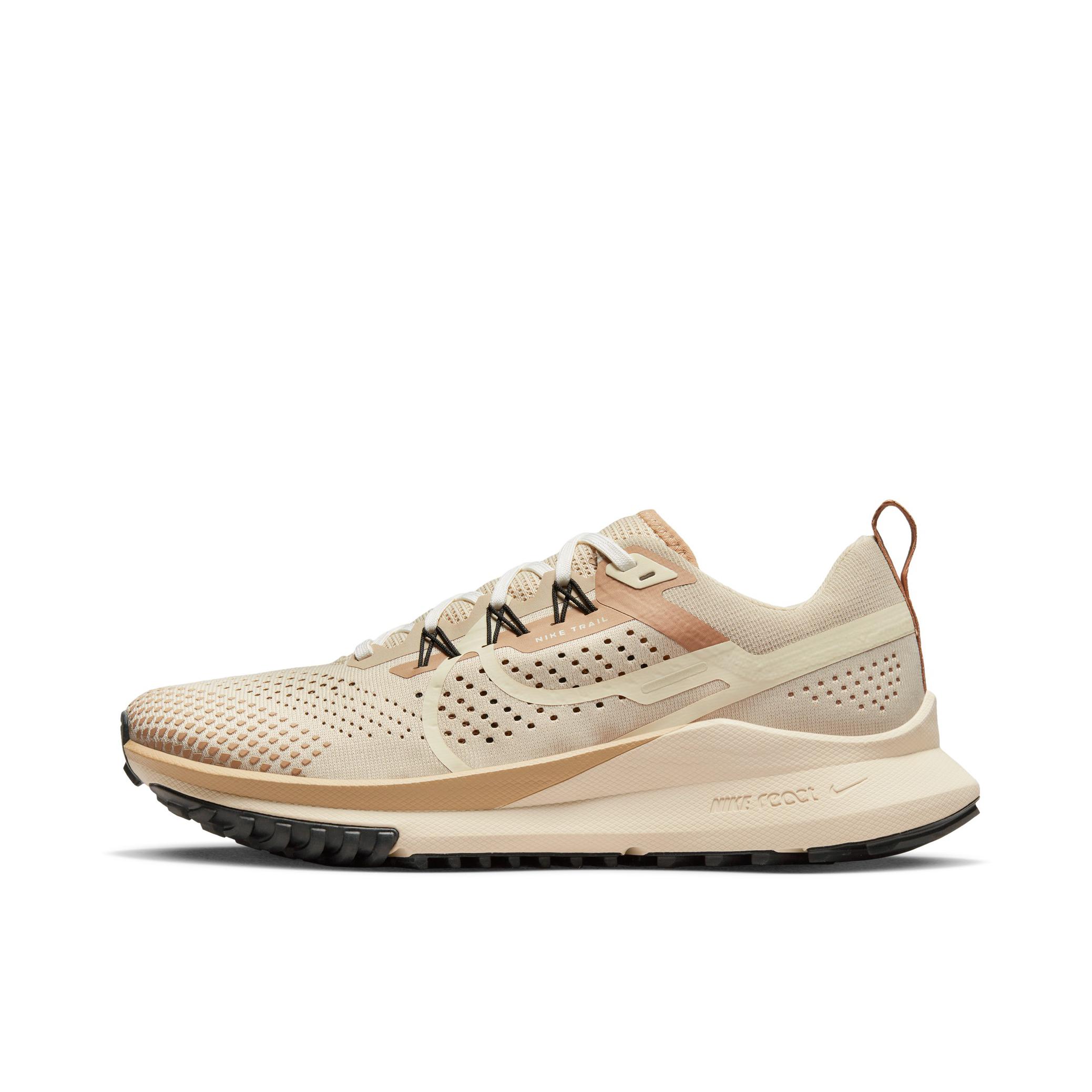 推荐商品：Nike React Pegasus Trail 4 飞马 跑鞋 缓震户外越野防水防滑织物支撑训练圆头回弹平稳 沙堆白/椰奶色
