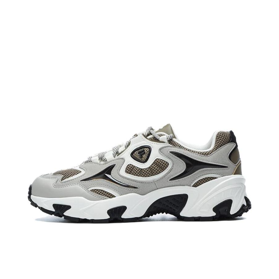 推荐商品：FILA/斐乐 Ancerus Plus 潮流复古 防滑耐磨 舒适轻便 网面透气 增高厚底 织物 合成革 运动休闲鞋 深灰