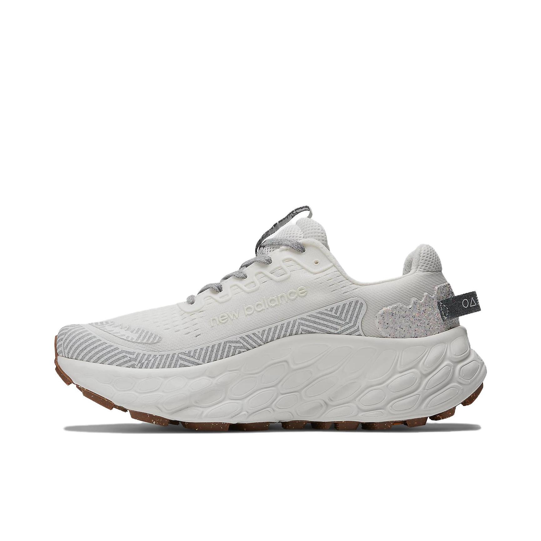 推荐商品：New Balance Fresh Foam X Trail More v3 跑鞋 减震防滑耐磨透气稳定织物马拉松耐用 男款/白色/浅蓝