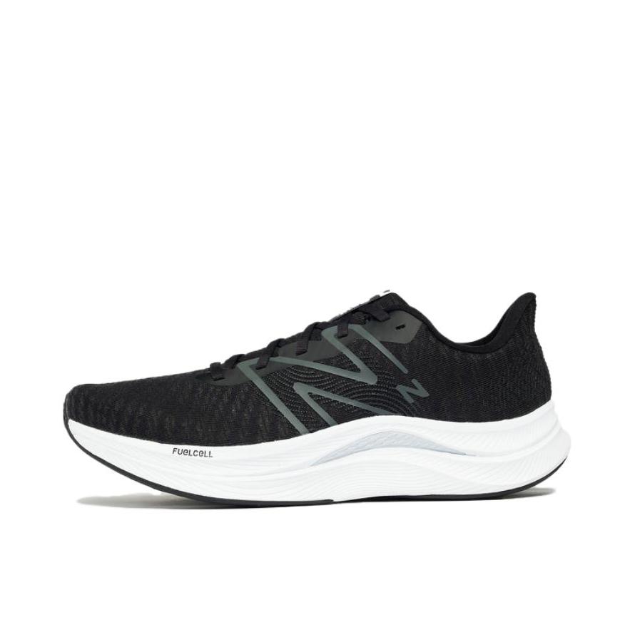 推荐商品：New Balance FuelCell Propel v4 跑鞋 徒步越野防滑耐磨轻便网面透气回弹织物 黑色/白色