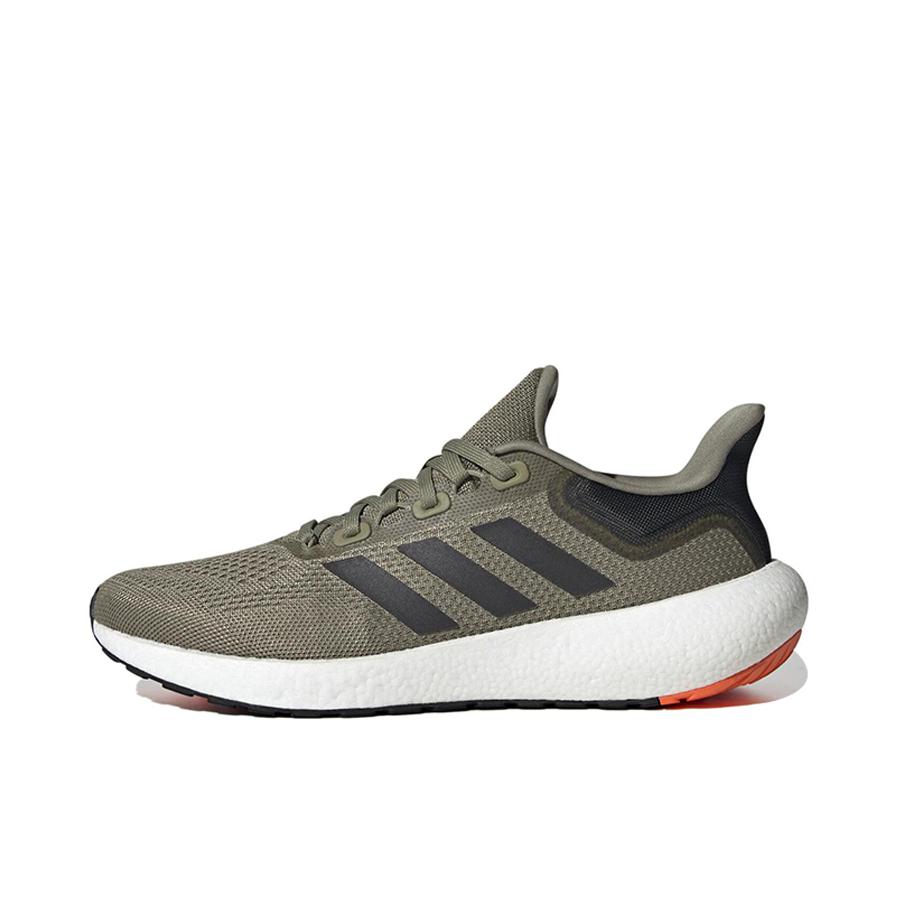 推荐商品：adidas Pureboost 22 跑鞋 网面舒适透气减震耐磨回弹运动织物随心畅跑短跑全掌支撑平跟圆头 绿色/棕色