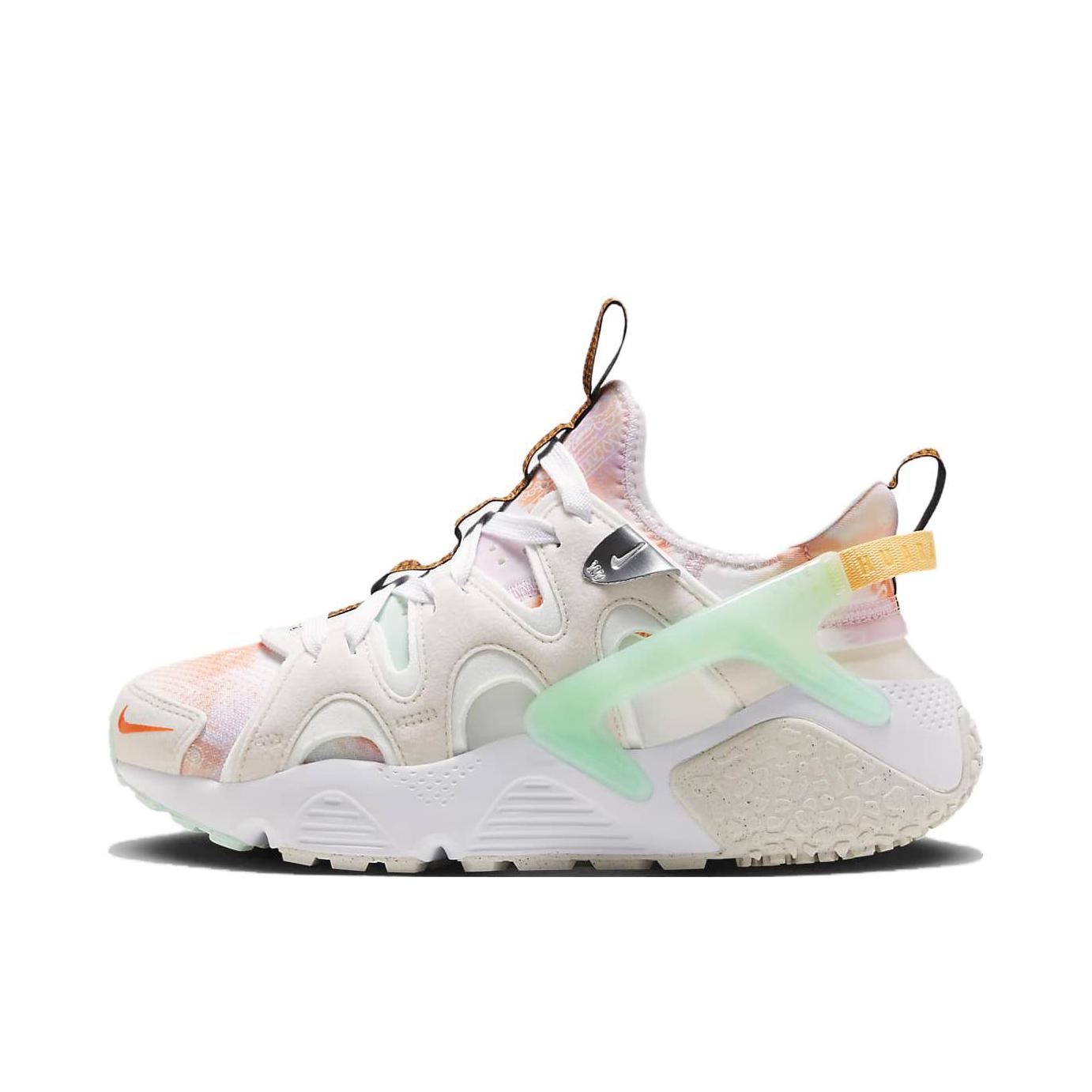 推荐商品：Nike Air Huarache 跑鞋 轻便透气舒适耐磨缓震复古防滑织物合成革运动低帮圆头 白色/绿色/浅褐色