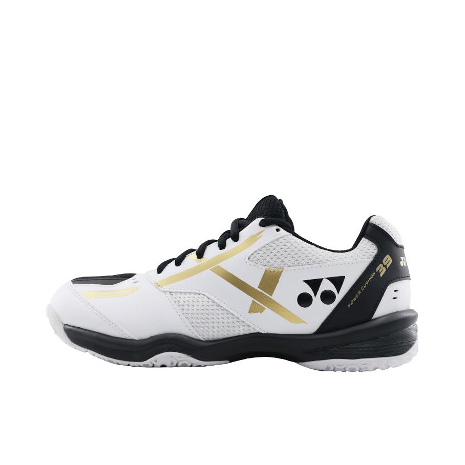 推荐商品：YONEX/尤尼克斯 Power Cushion 39系列 羽毛球鞋 耐磨包裹性减震抗冲击轻便回弹防水支撑织物合成革 宽楦/白金色