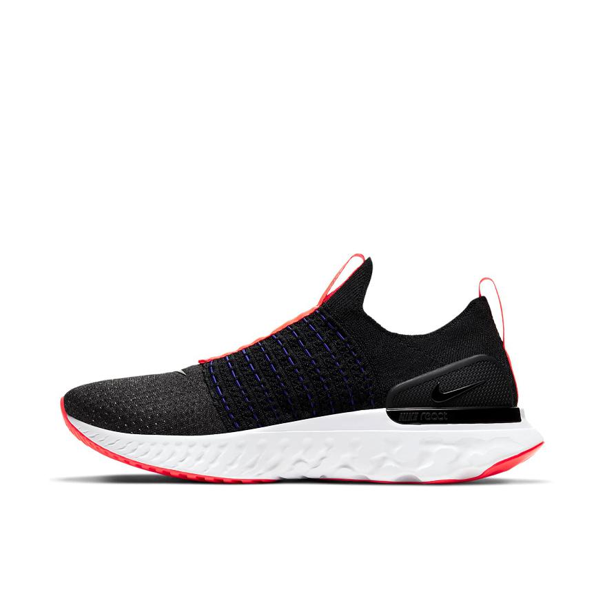 推荐商品：Nike React Phantom Run Flyknit 2 跑鞋 轻便透气耐磨防滑减震休闲舒适泡棉织物回弹编织 黑白红
