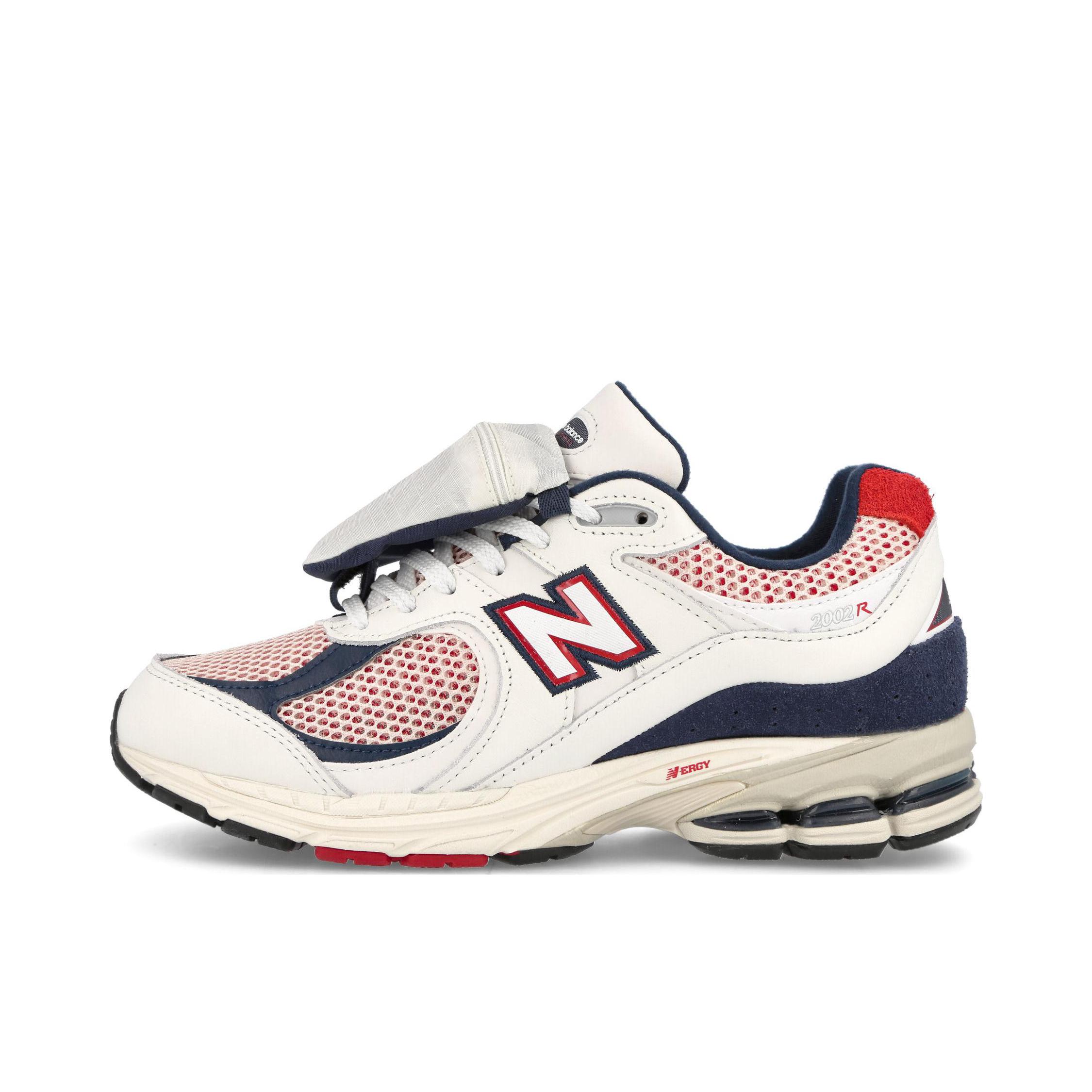推荐商品：New Balance 2002R 跑鞋 缓震防滑耐磨透气复古拼接防水气垫慢跑支撑 米白/红色