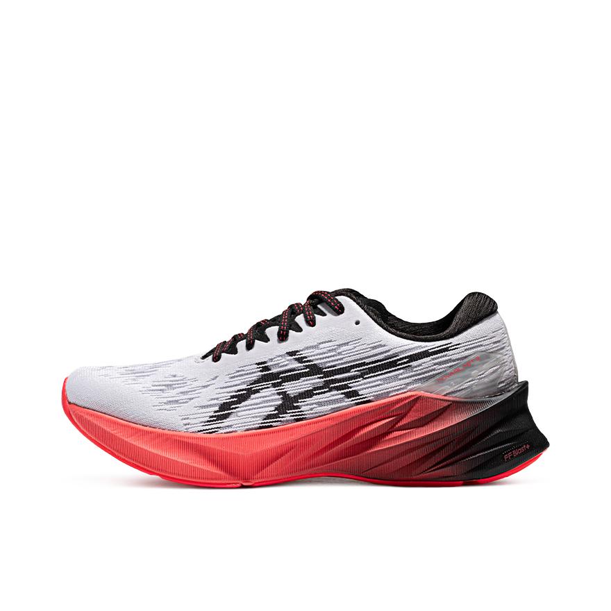 推荐商品：Asics/亚瑟士 Novablast 3 跑鞋 回弹缓震防滑支撑马拉松合成革织物网布透气碳板圆头 女款/黑色/白色