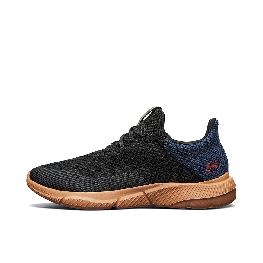 推荐商品：Skechers/斯凯奇 Ingram 防滑耐磨 轻便透气 舒适百搭 网面减震 软底 一脚蹬 运动休闲鞋 黑色/军蓝