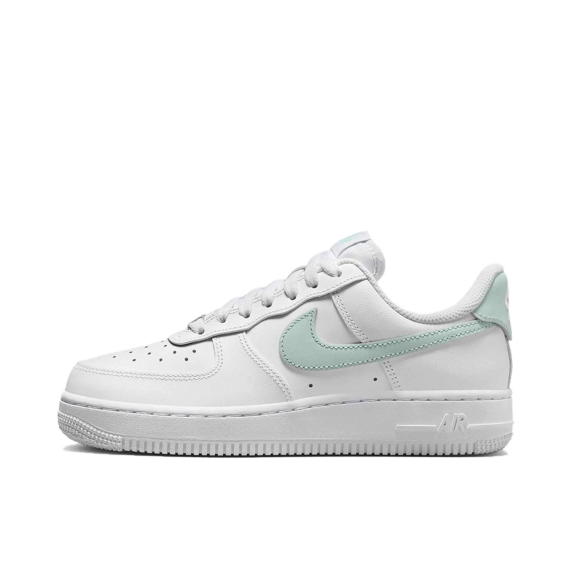 推荐商品：Nike Air Force 1 空军一号 板鞋 轻便舒适百搭耐磨防滑复古 女款/浅绿色/白色