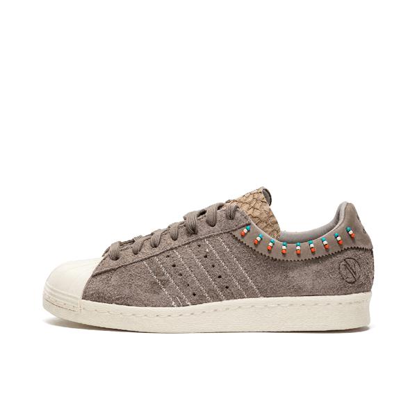 推荐商品：adidas Superstar 80s 板鞋 贝壳头复古防滑耐磨防水减震运动 Invincible 棕白花色点缀