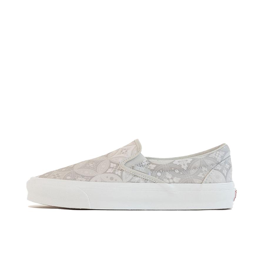 推荐商品：Vans/范斯 Classic Slip-on 防滑 简约 棋盘格 一脚蹬 百搭 休闲 帆布鞋 Kith联名/灰色/白色