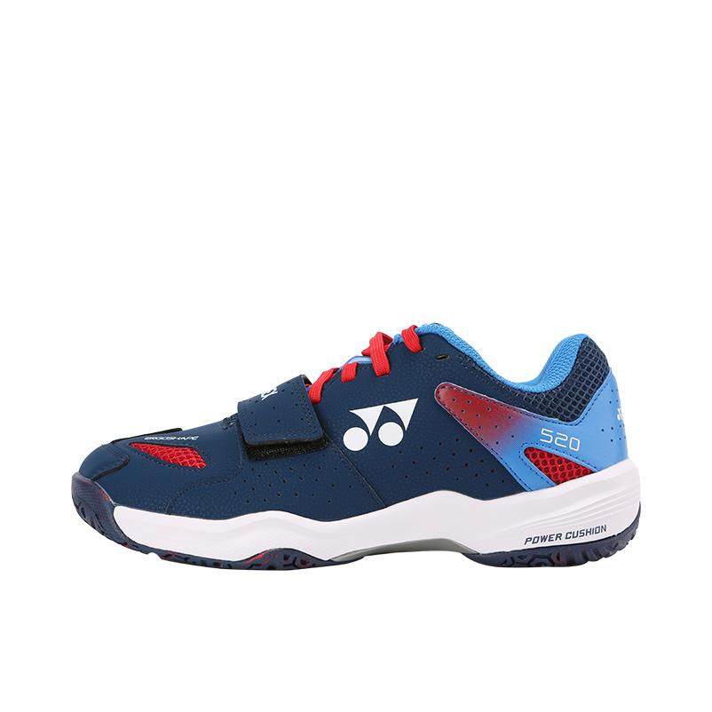 推荐商品：YONEX/尤尼克斯 Power Cushion 520系列 羽毛球鞋 织物合成革系带减震透气包裹性防滑耐磨 SHB520WCR 宽楦/藏青/红色