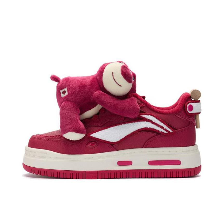 推荐商品：李宁 草莓熊系列 运动休闲鞋 板鞋 防滑耐磨舒适透气时尚软弹 AGCS426 女款/Disney联名/波斯红