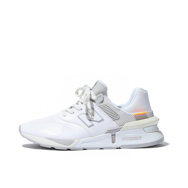 推荐商品：New Balance 997 时尚复古 防滑耐磨 透气舒适 运动休闲鞋 MADNESS联名/D宽/白色
