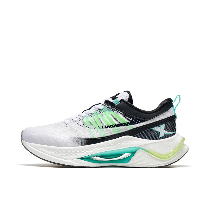 推荐商品：特步 影擎PRO 跑鞋 动力巢科技一体成型减震回弹网面透气防滑耐磨马拉松 白色/黑色