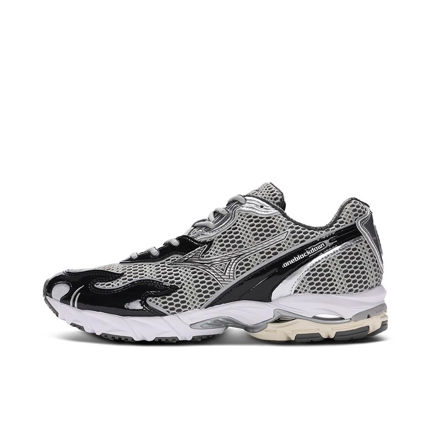 推荐商品：Mizuno/美津浓  Wave Rider 10  经典减震 防滑耐磨 轻便  网布 透气 织物 复古 合成革 运动  跑鞋 ONE BLOCK DOWN联名/黑色