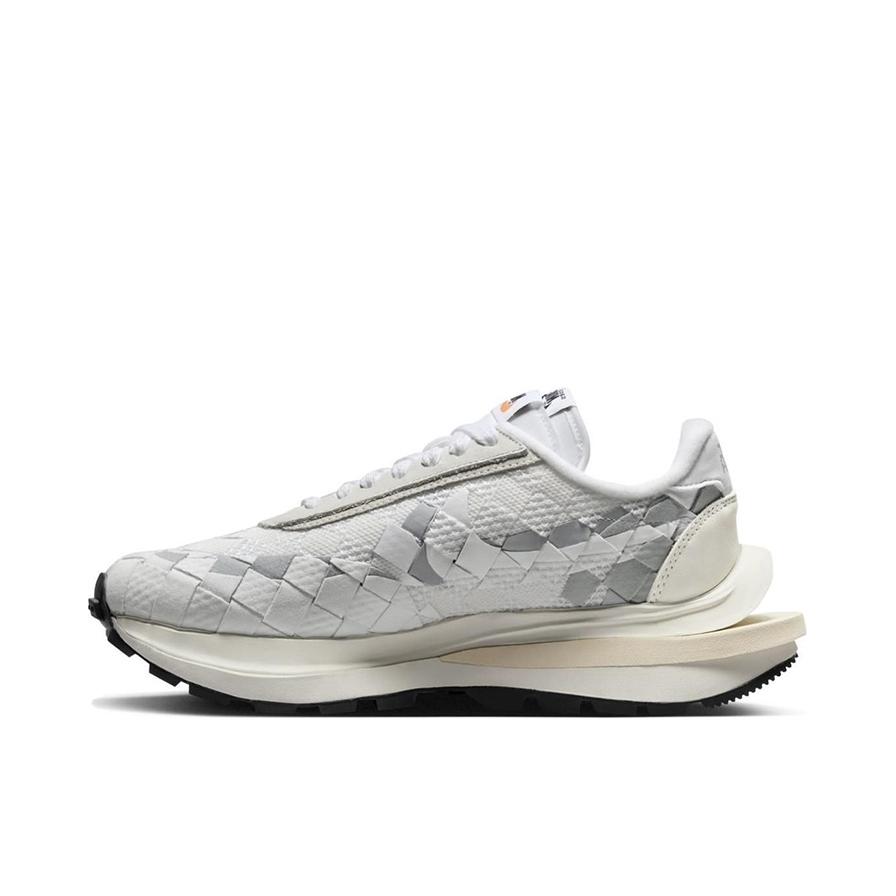 推荐商品：Nike Air Footscape Woven 时尚潮流 编织 舒适缓震 防滑耐磨 绒面革 轻便 运动休闲鞋 Sacai x Jean Paul Gaultier联名/白色