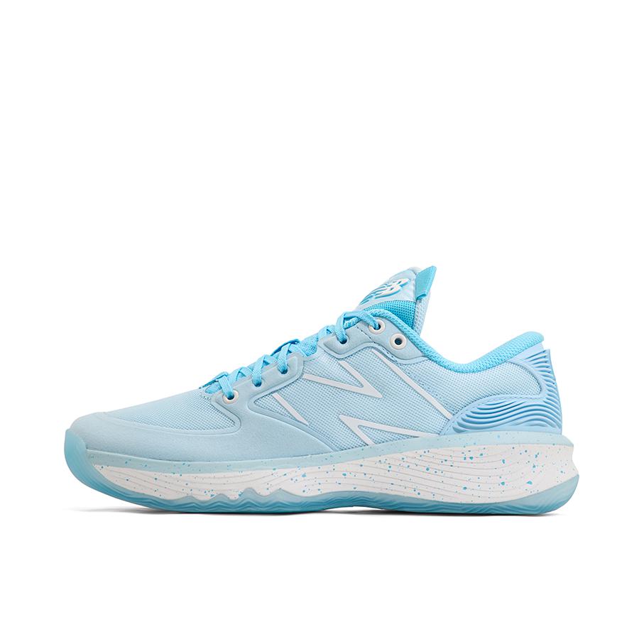 推荐商品：New Balance Hesi Low 篮球鞋 舒适百搭耐磨圆头防滑 浅蓝色