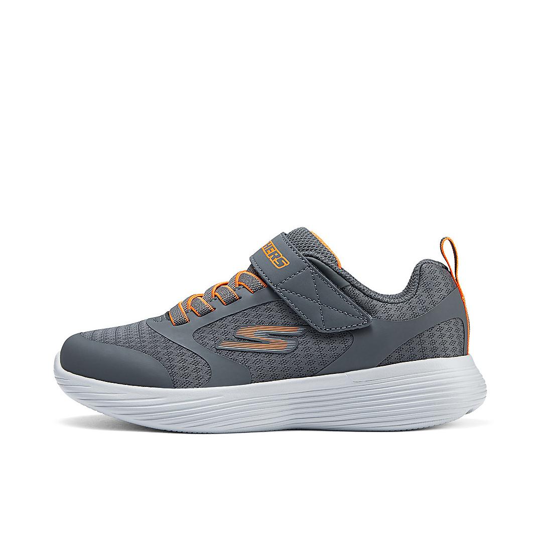 推荐商品：Skechers/斯凯奇/SKECHERS BOYS 运动鞋儿童 轻软底网面便透气缓震百搭休闲耐磨低帮日常 炭灰色/橘色/贝母白