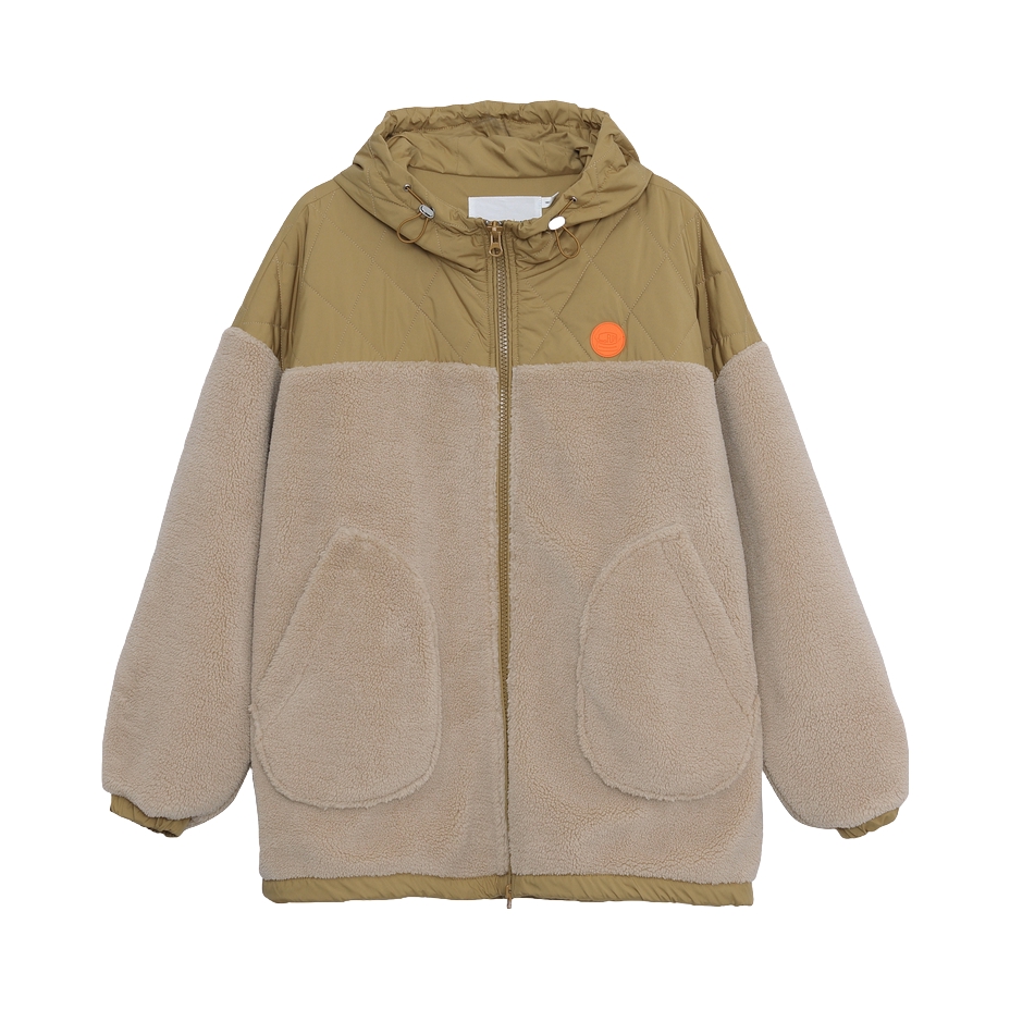 推荐商品：MOVEUP/幻走 毛绒中长款胶章拼接长袖棉服 女装 322310703 米卡其