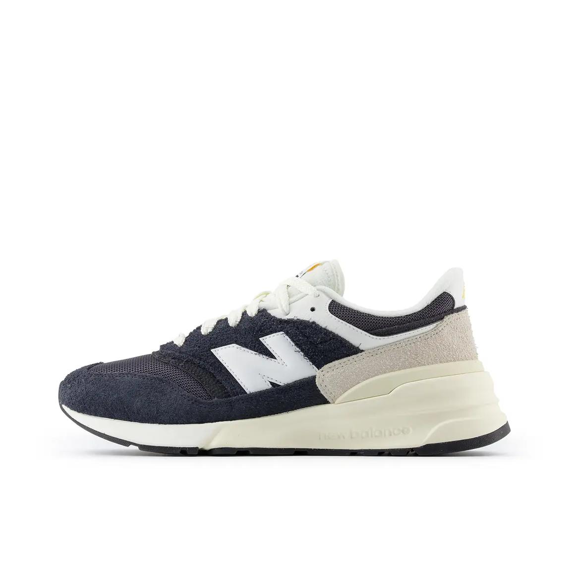 推荐商品：New Balance 997 时尚复古 防滑耐磨 透气舒适 运动休闲鞋 深灰色/灰白色/蓝色