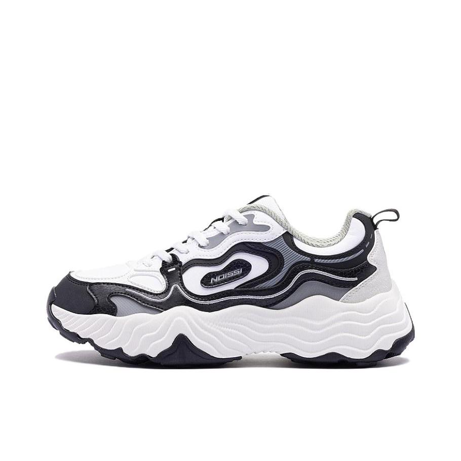 推荐商品：乔丹体育 防滑耐磨 舒适透气 回弹减震 运动休闲鞋 女款/黑色/乔丹白