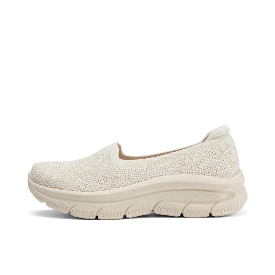 推荐商品：Skechers/斯凯奇 耐磨缓震 时尚网面 坡跟浅口 一脚蹬 织物 运动休闲鞋 158853 自然色