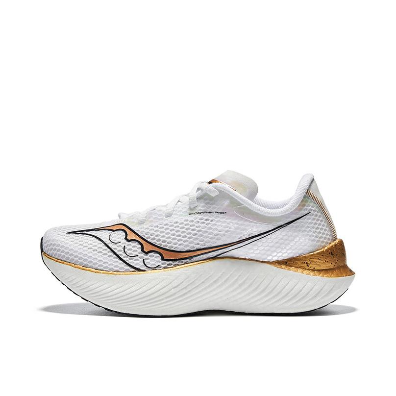 推荐商品：Saucony/索康尼 Endorphin Pro 啡鹏3 全掌碳板 减震回弹 防滑耐磨 网面透气 织物 运动 跑鞋 女款/冲金时刻