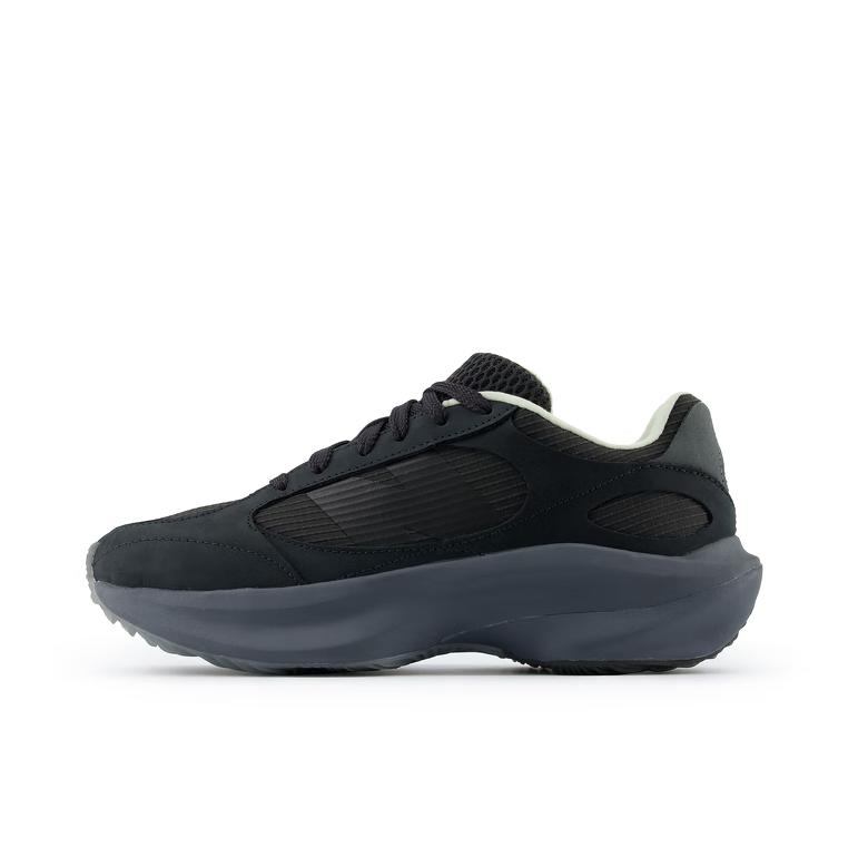 推荐商品：New Balance Warped Runner 老爹鞋 增高包裹支撑轻量化网布缓震跑者美学圆头 深灰色
