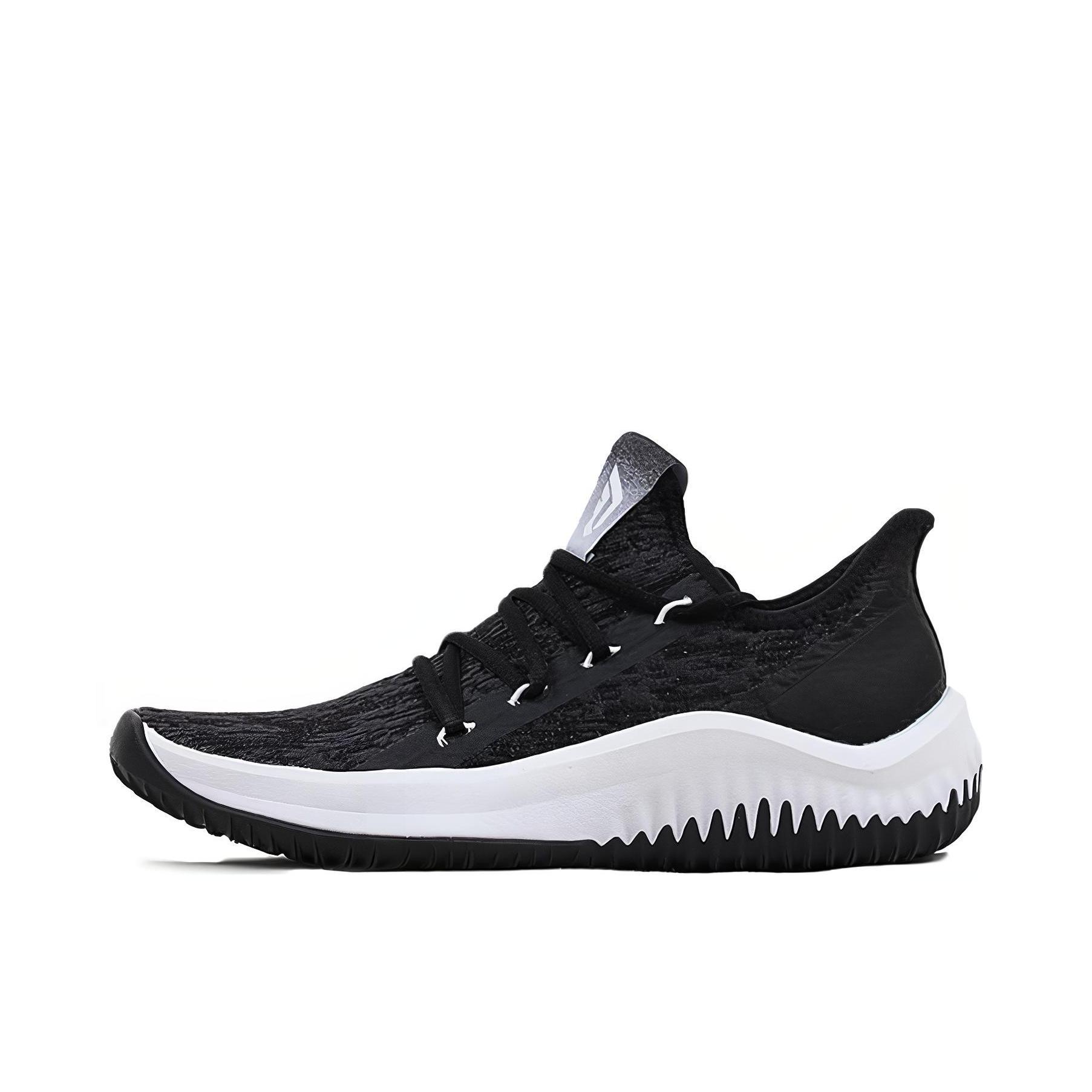 推荐商品：adidas Dame Dolla 利拉德 篮球鞋 舒适耐磨实战训练圆头回弹 Black/Chalk Pearl/Crystal White 黑白