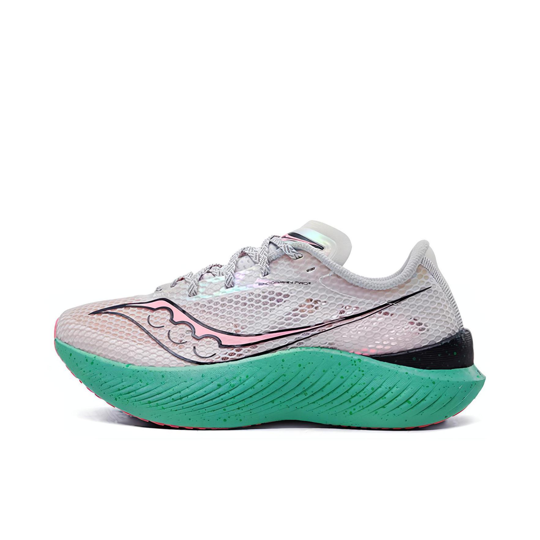 推荐商品：Saucony/索康尼 Endorphin Pro 啡鹏3 全掌碳板 减震回弹 防滑耐磨 网面透气 织物 运动 跑鞋 女款/粉色/绿色