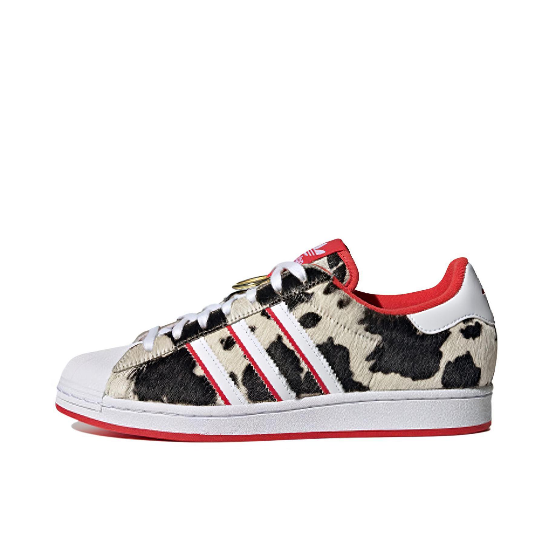 推荐商品：【宋雨琦同款】 adidas Originals Superstar 板鞋 轻便贝壳头薄底舒适百搭耐磨复古 白棕黑
