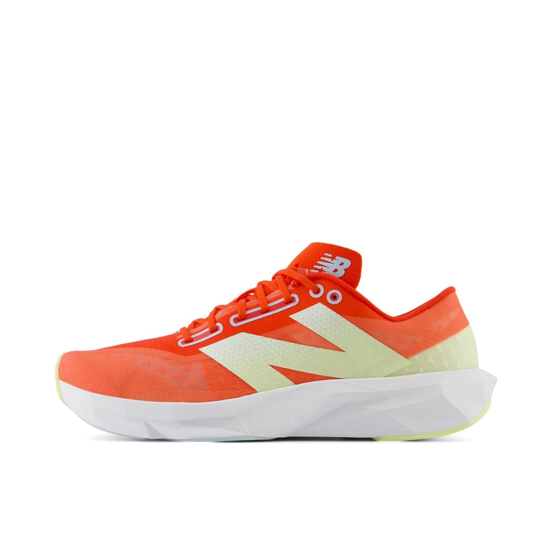 推荐商品：New Balance FuelCell PVLSE 跑鞋 缓震防滑耐磨竞速轻量回弹合成革 女款/红色