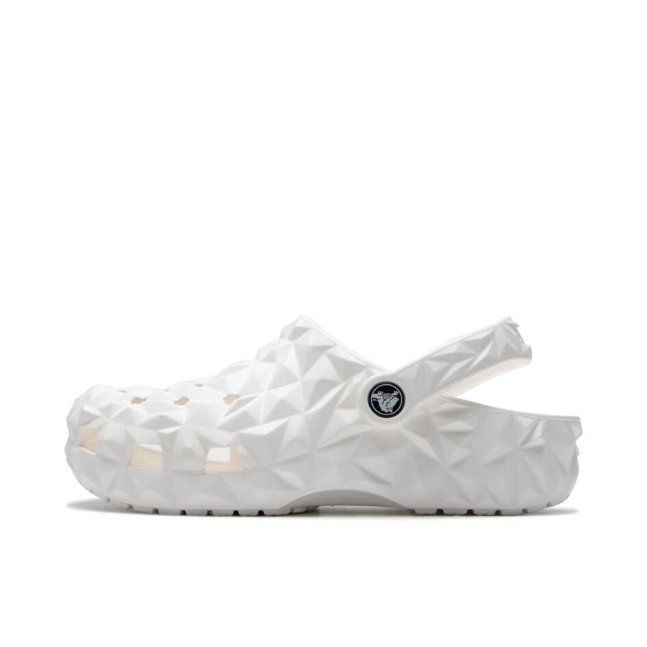 推荐商品：Crocs/卡骆驰 Crocs Classic Clog 凉鞋 经典榴莲几何形状舒适轻便暖棉圆头包头涉水套脚外穿一脚蹬沙滩百搭时尚洞洞 白色