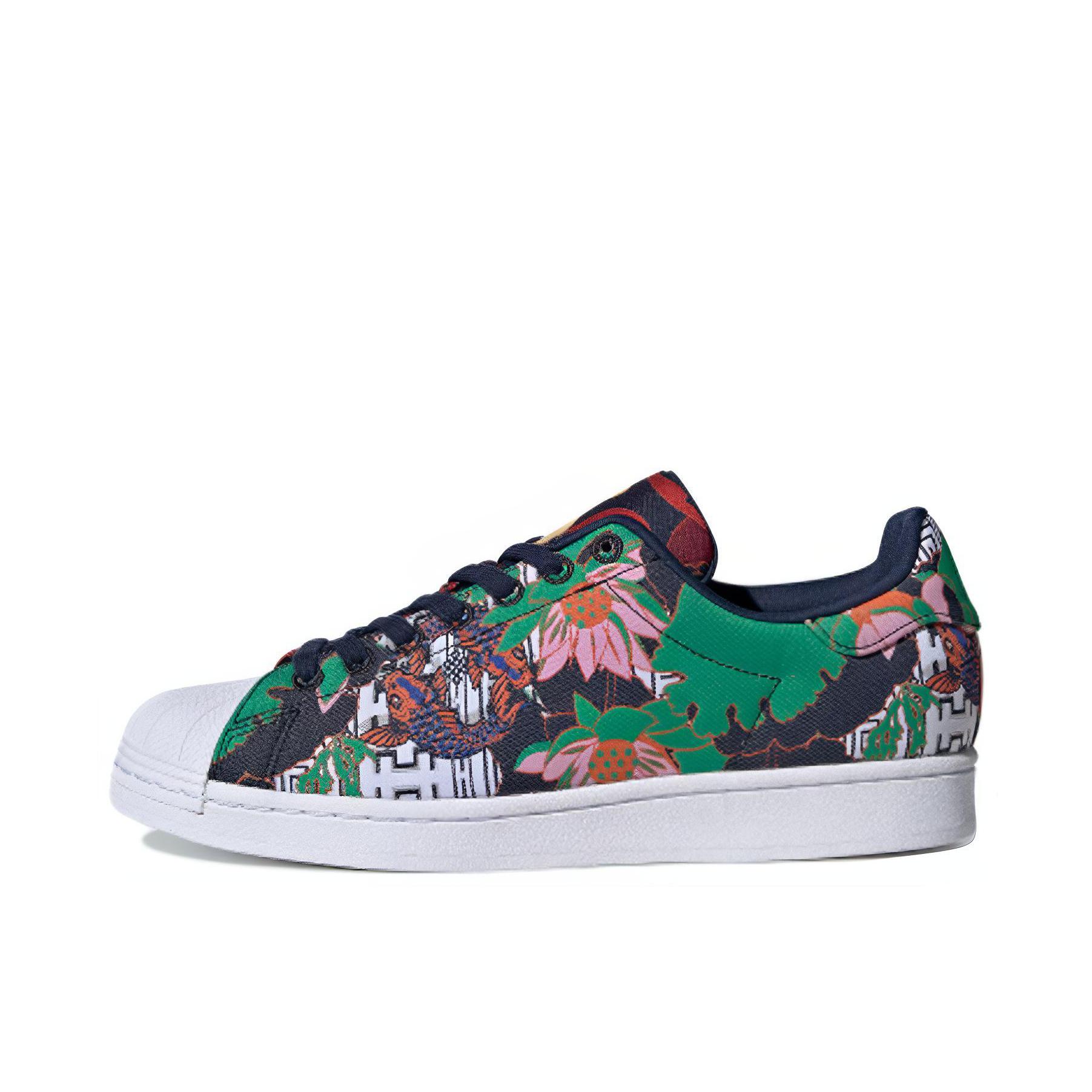 推荐商品：【宋雨琦同款】 adidas Originals Superstar 板鞋 轻便贝壳头薄底舒适百搭耐磨复古 中国年/2020