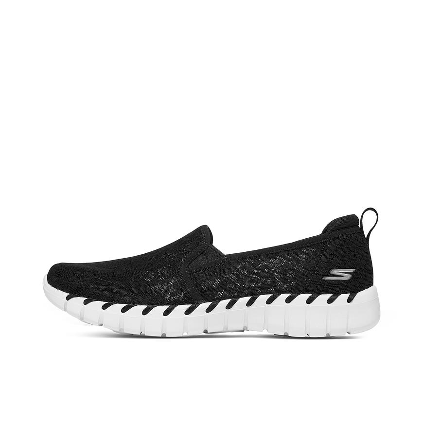 推荐商品：Skechers/斯凯奇 Go Walk Smart 2.0 防滑耐磨 网面透气 轻质缓震 舒适百搭 运动平底 一脚蹬 休闲鞋 女款/黑色/奶白