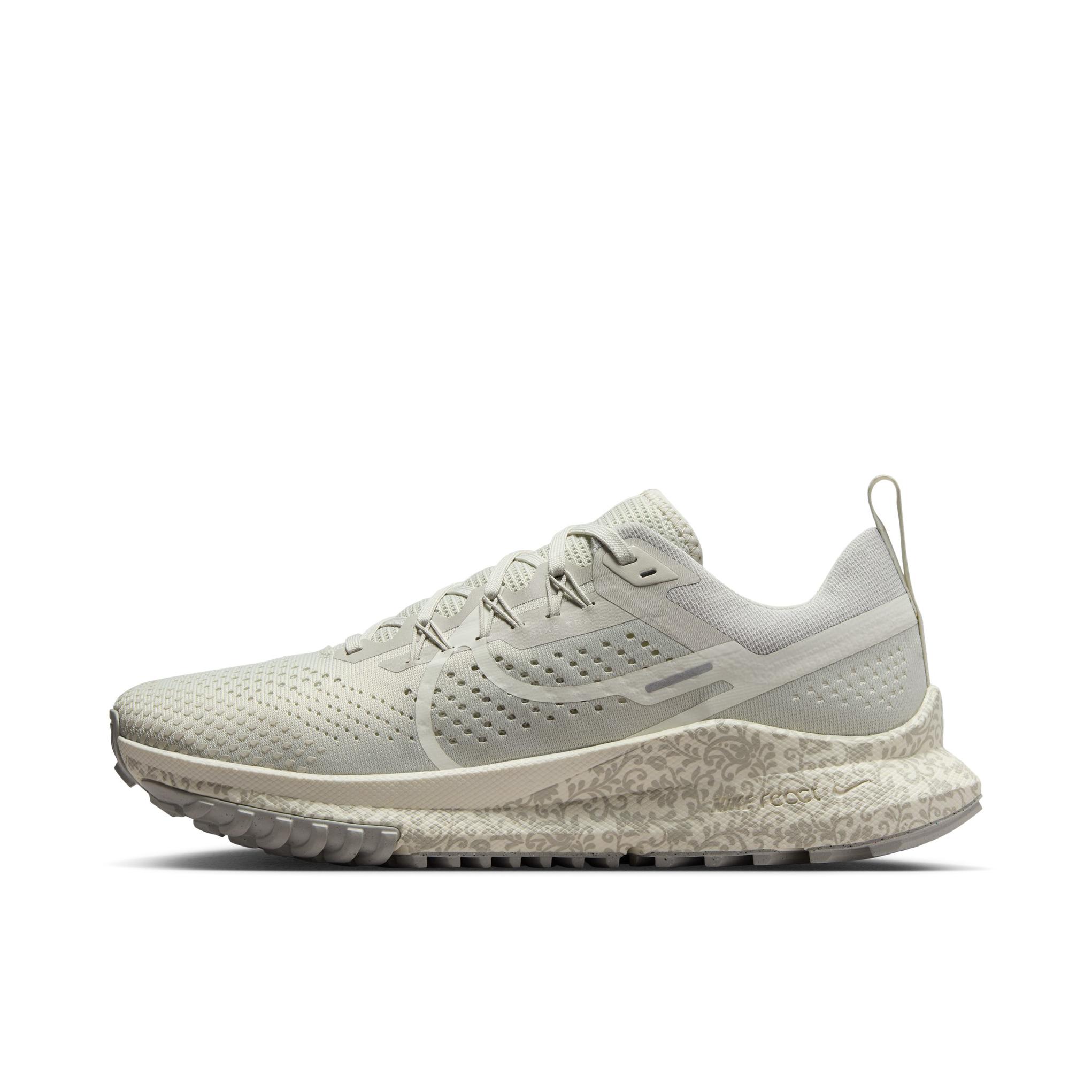 推荐商品：Nike React Pegasus Trail 4 飞马 跑鞋 缓震户外越野防水防滑织物支撑训练圆头回弹平稳  浅骨色/大学红/中柔粉/帆白 浅骨色/大学红/中柔粉