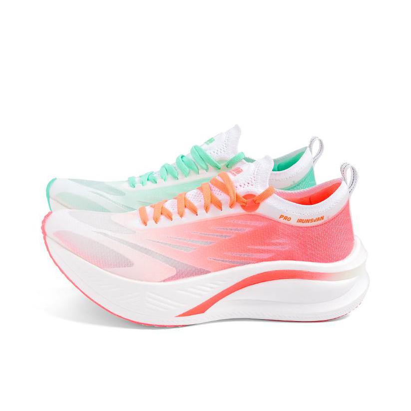 推荐商品：艾跑者 飞速3.0 Pro 全掌碳板 高回弹 助推提速 马拉松 田径体测 稳定支撑 跑鞋 鸳鸯/碧果红