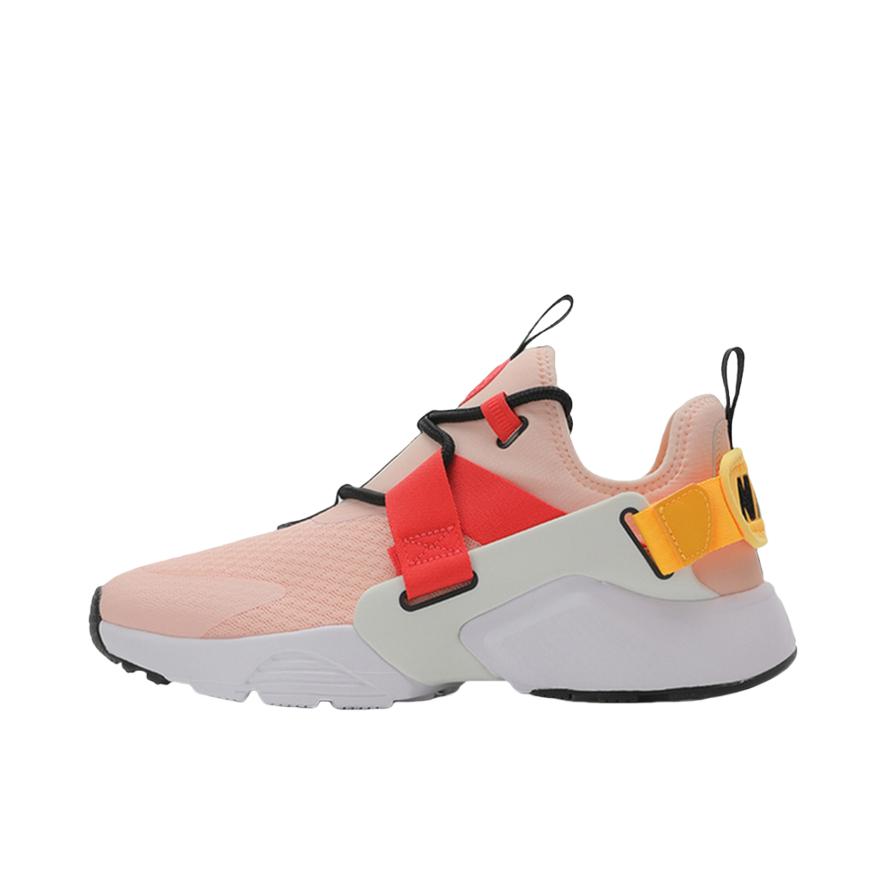 推荐商品：Nike/华莱士 Air Huarache City 华莱士 运动休闲鞋 防滑耐磨轻便透气舒适百搭时尚复古织物包裹性圆头 Washed Coral/Summit White 粉红黄