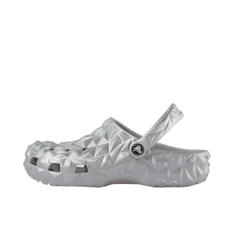 推荐商品：Crocs/卡骆驰 Crocs Classic Clog 凉鞋 经典榴莲几何形状舒适轻便暖棉圆头包头涉水套脚外穿一脚蹬沙滩百搭时尚洞洞 灰色