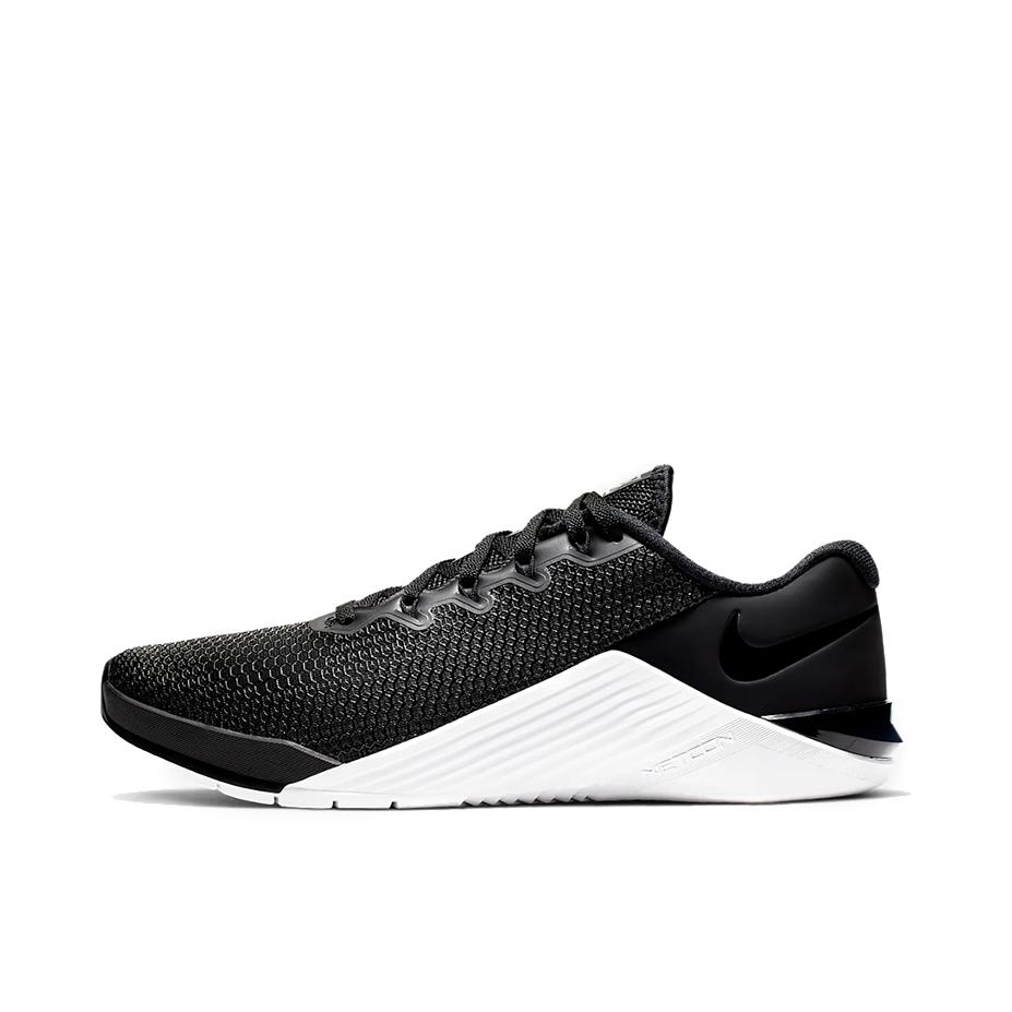推荐商品：Nike Metcon 5 运动健身 舒适透气 防滑圆头 耐磨轻便 深蹲 训练鞋 Black/White 黑色/白色/狼灰色